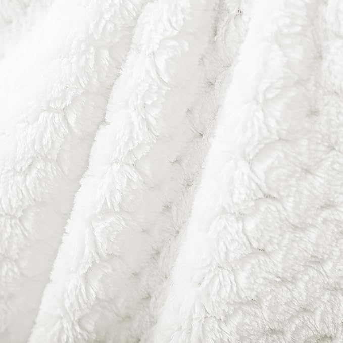 Exclusivo Mezcla Fleece Throw Blanket, Super Soft and Warm Blankets for Couch, Sofa and Bed Waffle Textured, Cozy, Fuzzy and Lightweight (Off White, 40x50 Inches)