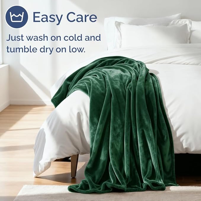 Ultra Soft Fleece Blanket Queen Size - Flannel Fleece Luxury Queen Blanket - Lightweight for Couch Bed Chair - Thick, Warm & Breathable - All Season Cozy Anti-Static Microplush Bedding, Forest Green