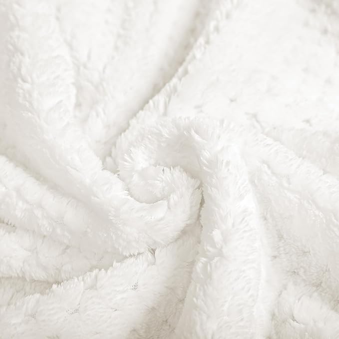 Exclusivo Mezcla Fleece Throw Blanket, Super Soft and Warm Blankets for Couch, Sofa and Bed Waffle Textured, Cozy, Fuzzy and Lightweight (Off White, 40x50 Inches)