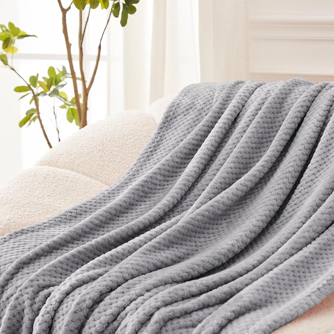 Exclusivo Mezcla Fleece Bed Blanket King Size, Super Soft and Warm Blankets for Couch, Sofa and Bed Waffle Textured, Cozy, Fuzzy and Lightweight (Light Grey, 90x104 Inches)