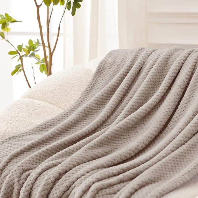 Exclusivo Mezcla Fleece Throw Blanket Extra Large, Super Soft and Warm Blankets for Couch, Sofa and Bed Waffle Textured, Cozy, Fuzzy and Lightweight (Tan, 50x70 Inches)
