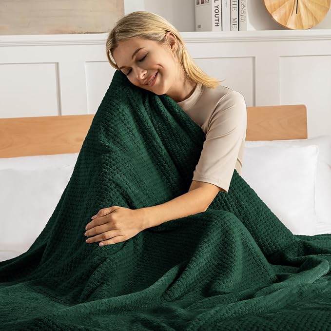 Exclusivo Mezcla Fleece Bed Blanket Twin Size, Super Soft and Warm Blankets for Couch, Sofa and Bed Waffle Textured, Cozy, Fuzzy and Lightweight (Forest Green, 60x80 inches)