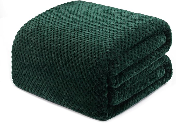 Exclusivo Mezcla Fleece Bed Blanket Twin Size, Super Soft and Warm Blankets for Couch, Sofa and Bed Waffle Textured, Cozy, Fuzzy and Lightweight (Forest Green, 90x66 Inches)