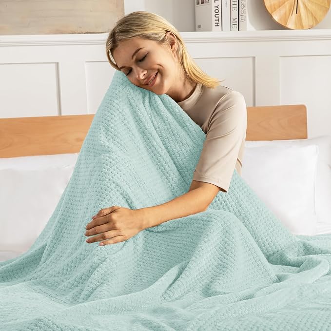 Exclusivo Mezcla Fleece Bed Blanket King Size, Super Soft and Warm Blankets for Couch, Sofa and Bed Waffle Textured, Cozy, Fuzzy and Lightweight (Mint Green, 90x104 Inches)