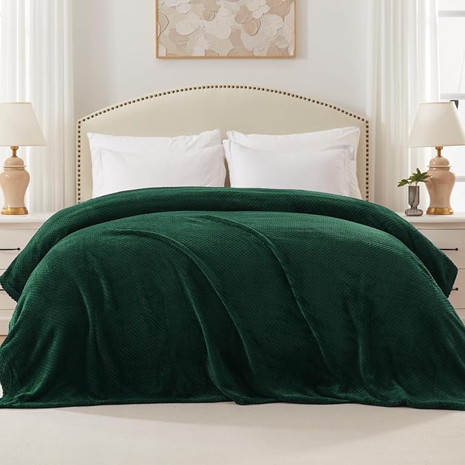 Exclusivo Mezcla Fleece Bed Blanket Twin Size, Super Soft and Warm Blankets for Couch, Sofa and Bed Waffle Textured, Cozy, Fuzzy and Lightweight (Forest Green, 60x80 inches)