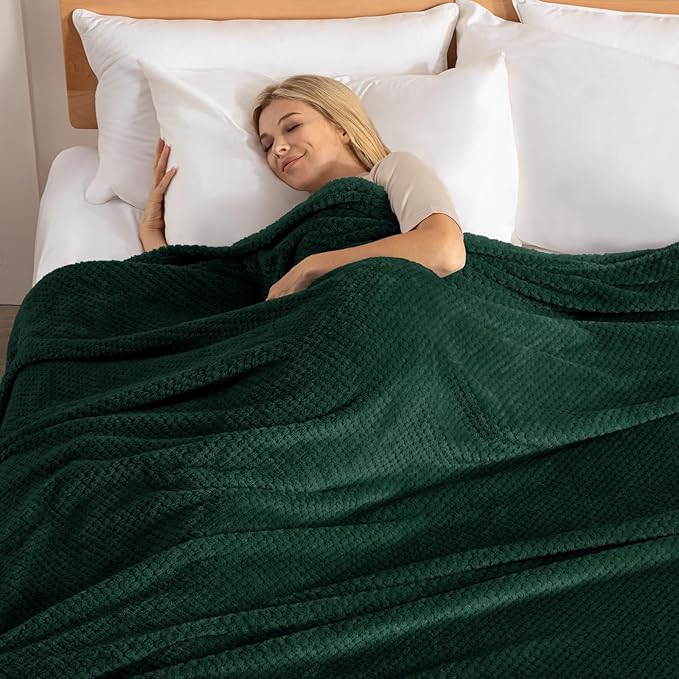 Exclusivo Mezcla Fleece Bed Blanket Twin Size, Super Soft and Warm Blankets for Couch, Sofa and Bed Waffle Textured, Cozy, Fuzzy and Lightweight (Forest Green, 90x66 Inches)