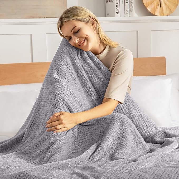 Exclusivo Mezcla Fleece Bed Blanket Twin Size, Super Soft and Warm Blankets for Couch, Sofa and Bed Waffle Textured, Cozy, Fuzzy and Lightweight (Light Grey, 90x66 Inches)