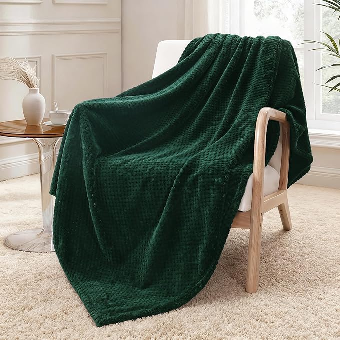 Exclusivo Mezcla Fleece Throw Blanket Extra Large, Super Soft and Warm Blankets for Couch, Sofa and Bed Waffle Textured, Cozy, Fuzzy and Lightweight (Forest Green, 50x70 Inches)