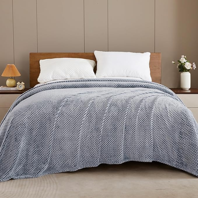 Exclusivo Mezcla Fleece Bed Blanket King Size, Super Soft and Warm Blankets for Couch, Sofa and Bed Waffle Textured, Cozy, Fuzzy and Lightweight (Mixed Navy Blue, 90x104 Inches)