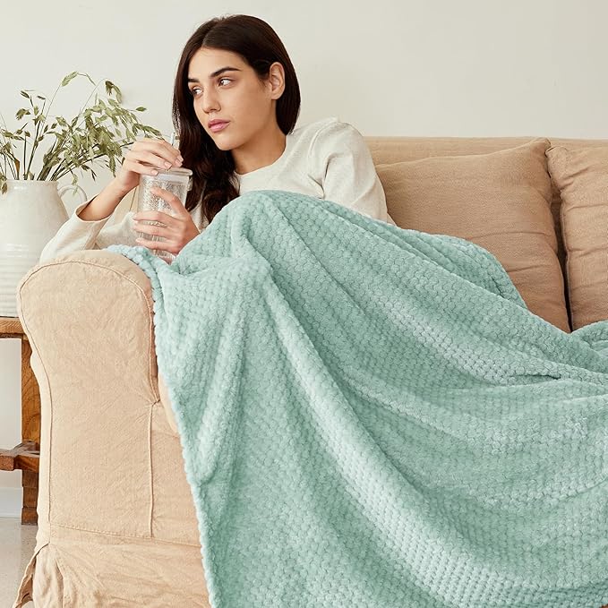 Exclusivo Mezcla Fleece Bed Blanket King Size, Super Soft and Warm Blankets for Couch, Sofa and Bed Waffle Textured, Cozy, Fuzzy and Lightweight (Mint Green, 90x104 Inches)